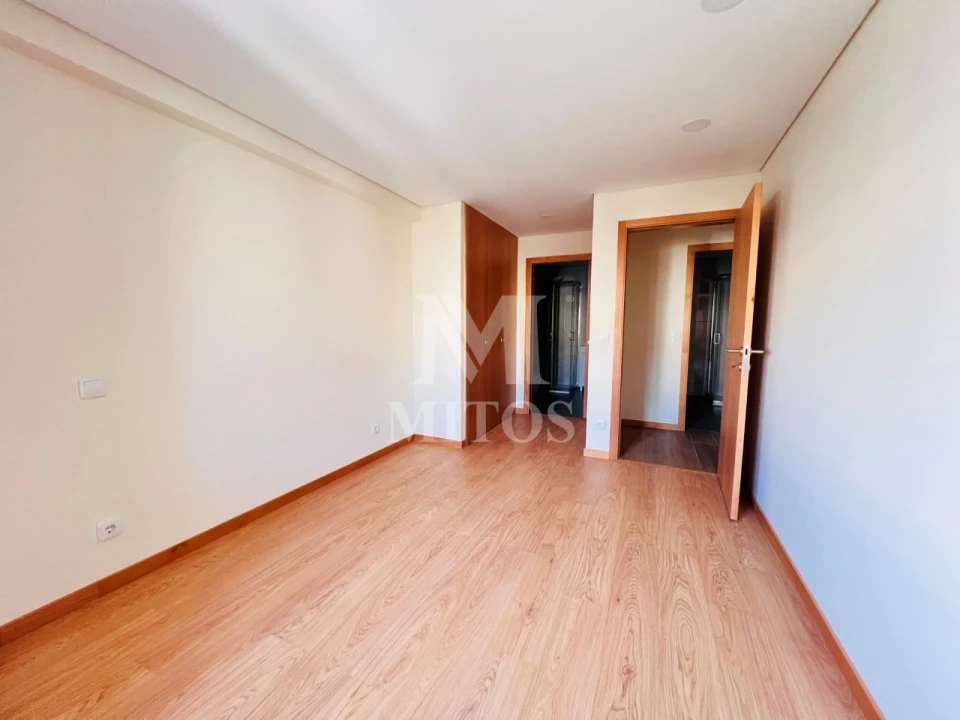 Apartamento T2 para Arrendamento em Santa Maria Maior e Monserrate e Meadela Foto 8