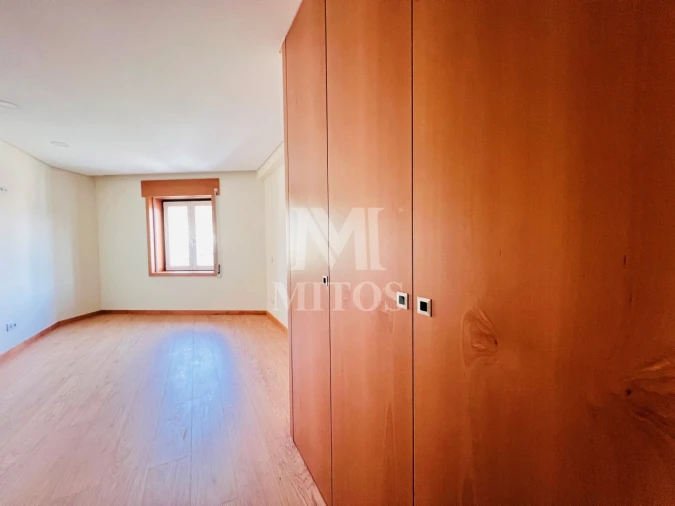 Apartamento T2 para Arrendamento em Santa Maria Maior e Monserrate e Meadela Foto 9