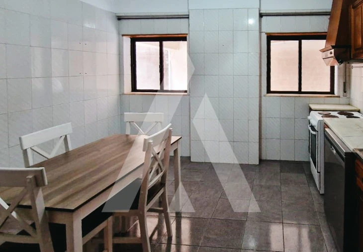 Apartamento T2 para Venda em Santo Antonio dos Olivais Foto 3