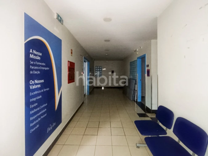 Loja para Arrendamento em Gondomar (São Cosme), Valbom e Jovim Foto 8