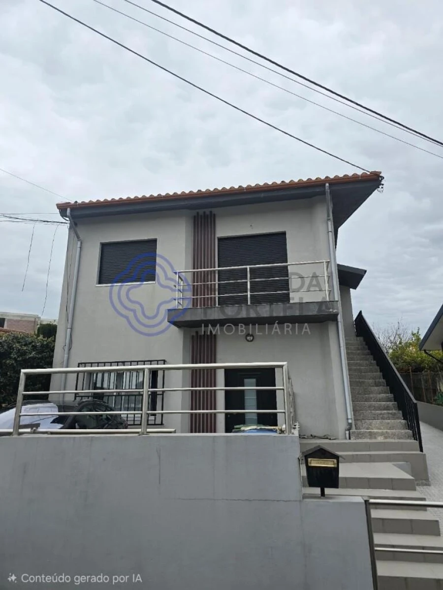 Moradia T6 para Venda em Milheiros Foto 1