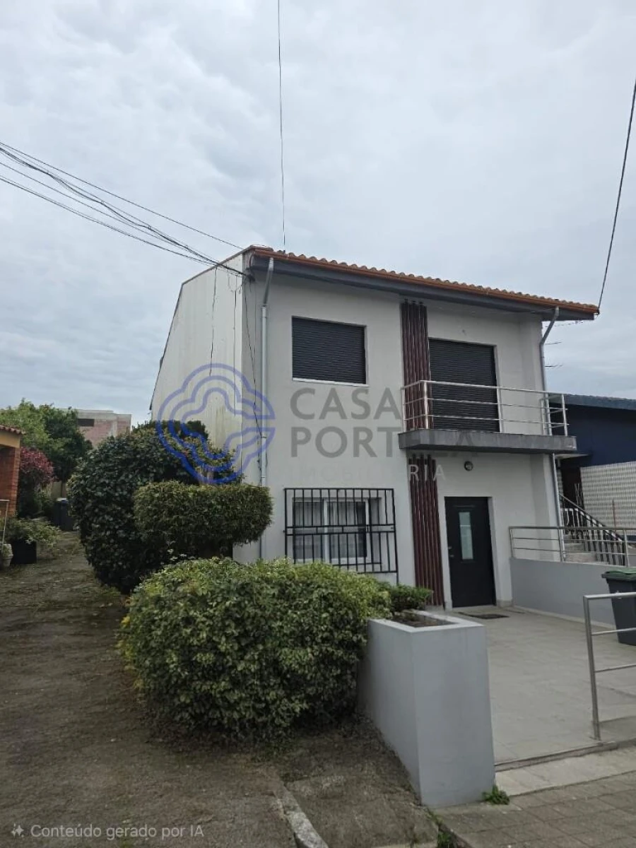 Moradia T6 para Venda em Milheiros Foto 3