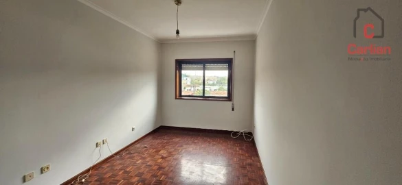 Apartamento T1 para Arrendamento em Gulpilhares e Valadares