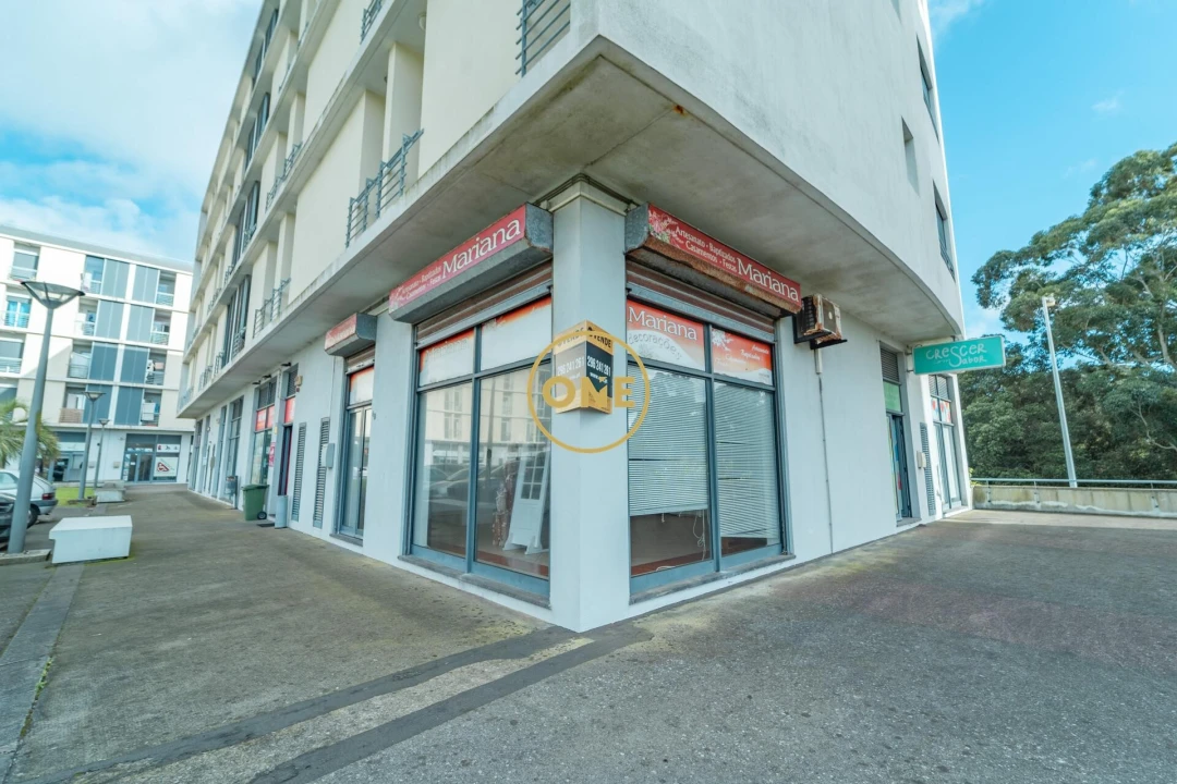 Loja para Arrendamento em Ponta Delgada (São José) Foto 1