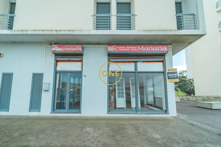 Loja para Arrendamento em Ponta Delgada (São José) Foto 2