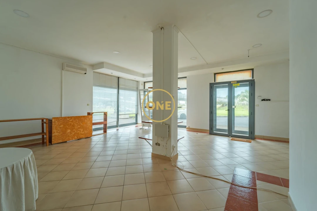 Loja para Arrendamento em Ponta Delgada (São José) Foto 6