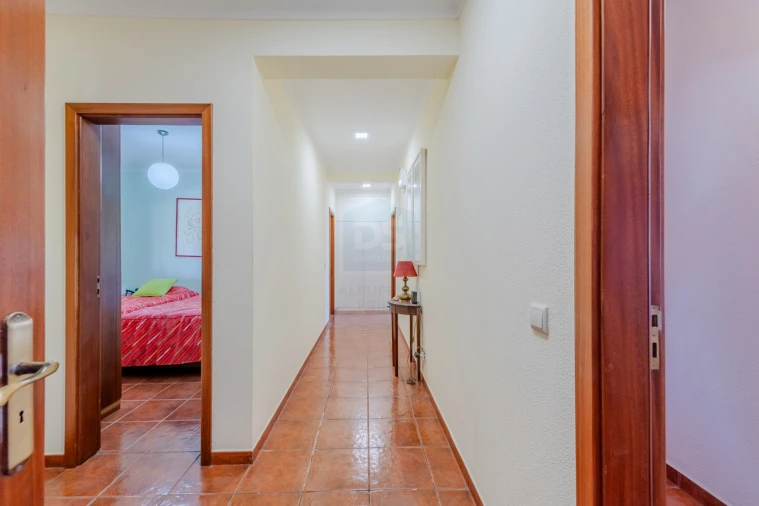 Moradia T5 para Venda em Guia Foto 24