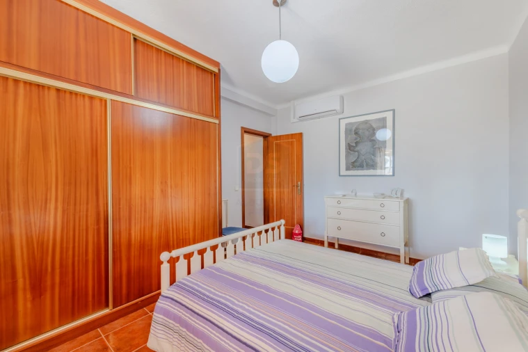 Moradia T5 para Venda em Guia Foto 19