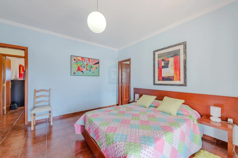 Moradia T5 para Venda em Guia Foto 28