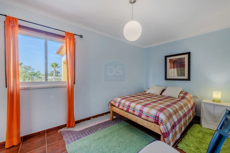 Moradia T5 para Venda em Guia Foto 9