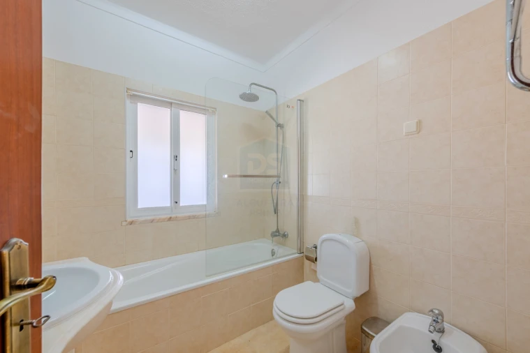 Moradia T5 para Venda em Guia Foto 21