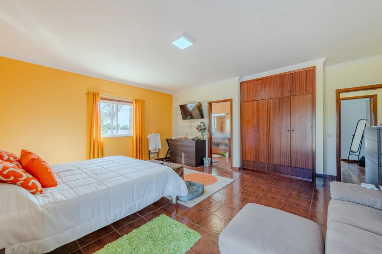 Moradia T5 para Venda em Guia Foto 32