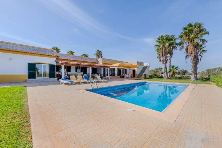 Moradia T5 para Venda em Guia Foto 4