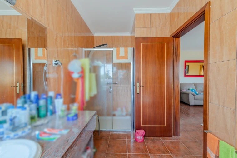 Moradia T5 para Venda em Guia Foto 35