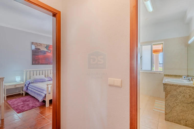 Moradia T5 para Venda em Guia Foto 15