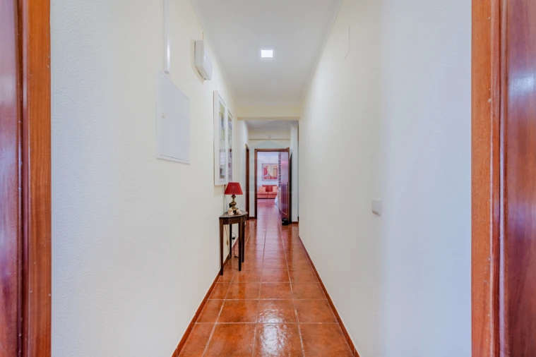 Moradia T5 para Venda em Guia Foto 36