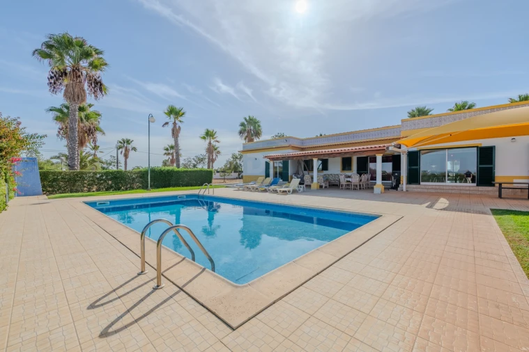 Moradia T5 para Venda em Guia Foto 2