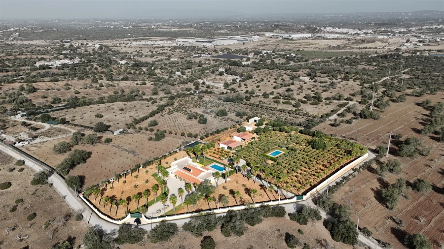 Moradia T5 para Venda em Guia Foto 3