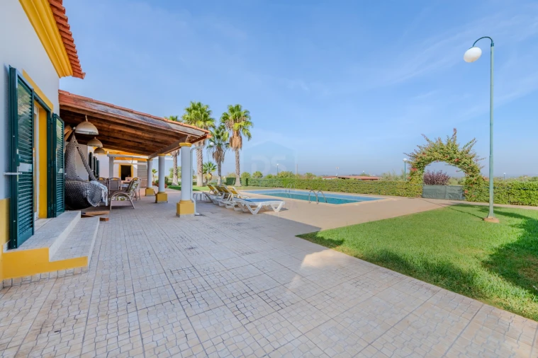 Moradia T5 para Venda em Guia Foto 45