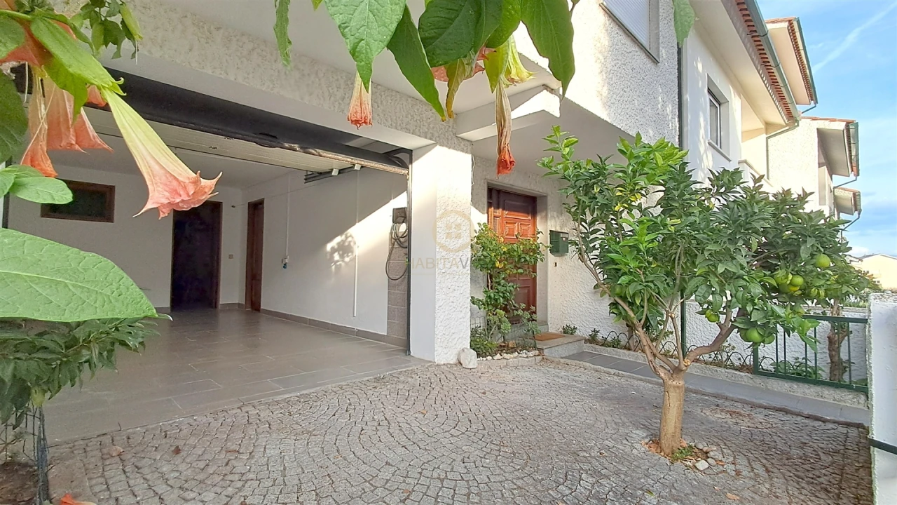 Moradia T4 para Arrendamento em Repeses e São Salvador Foto 1