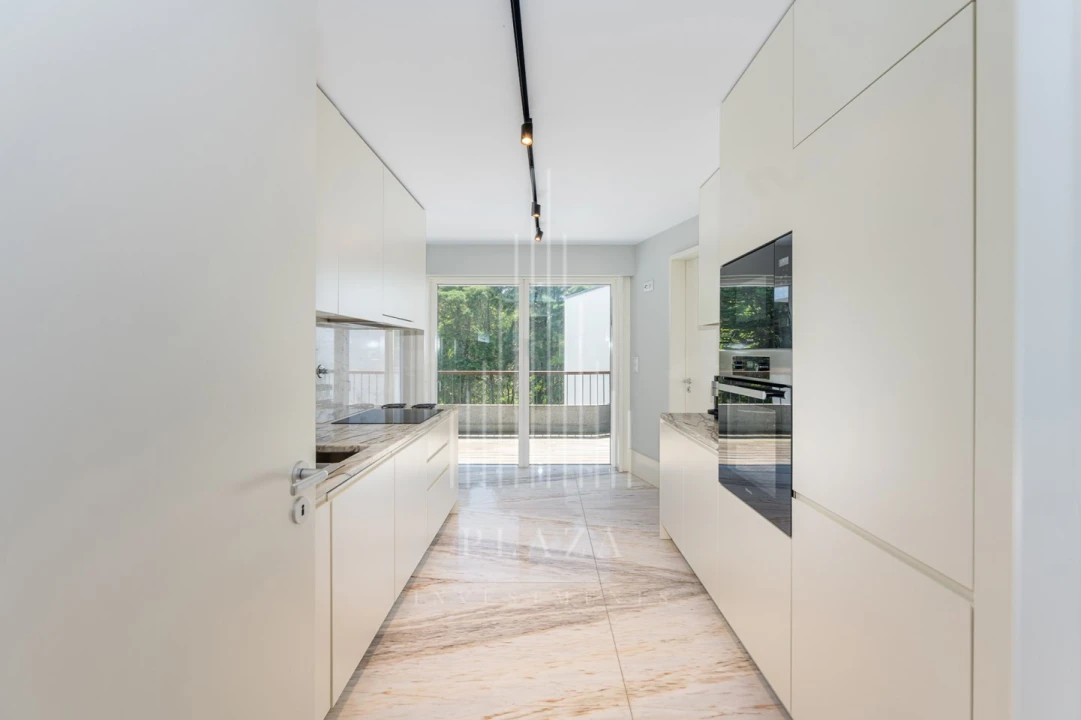 Apartamento T4 para Venda em Lordelo do Ouro e Massarelos Foto 11