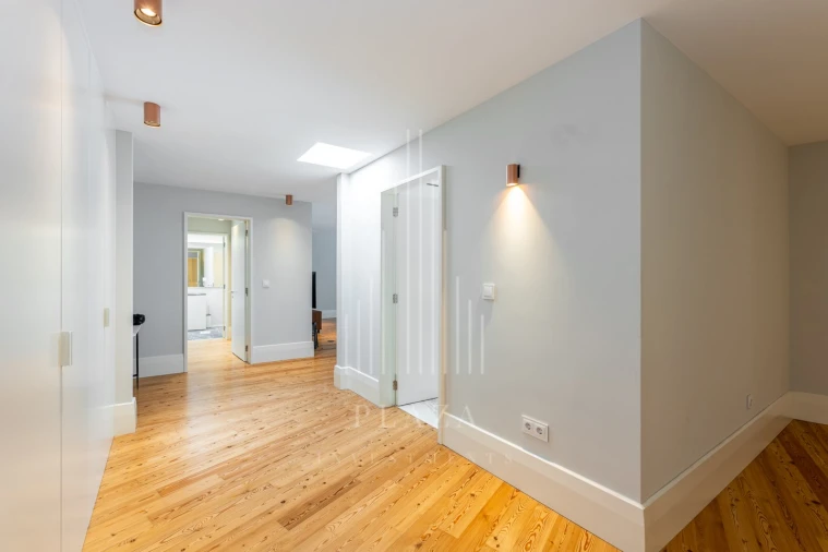 Apartamento T4 para Venda em Lordelo do Ouro e Massarelos Foto 3