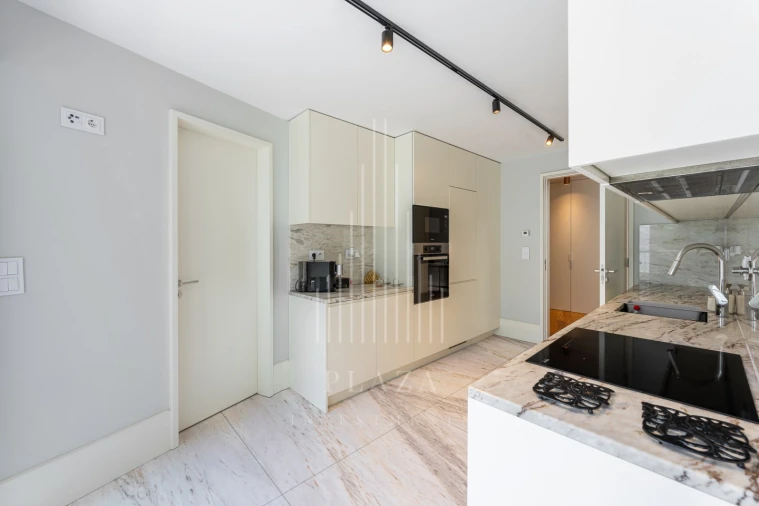Apartamento T4 para Venda em Lordelo do Ouro e Massarelos Foto 8