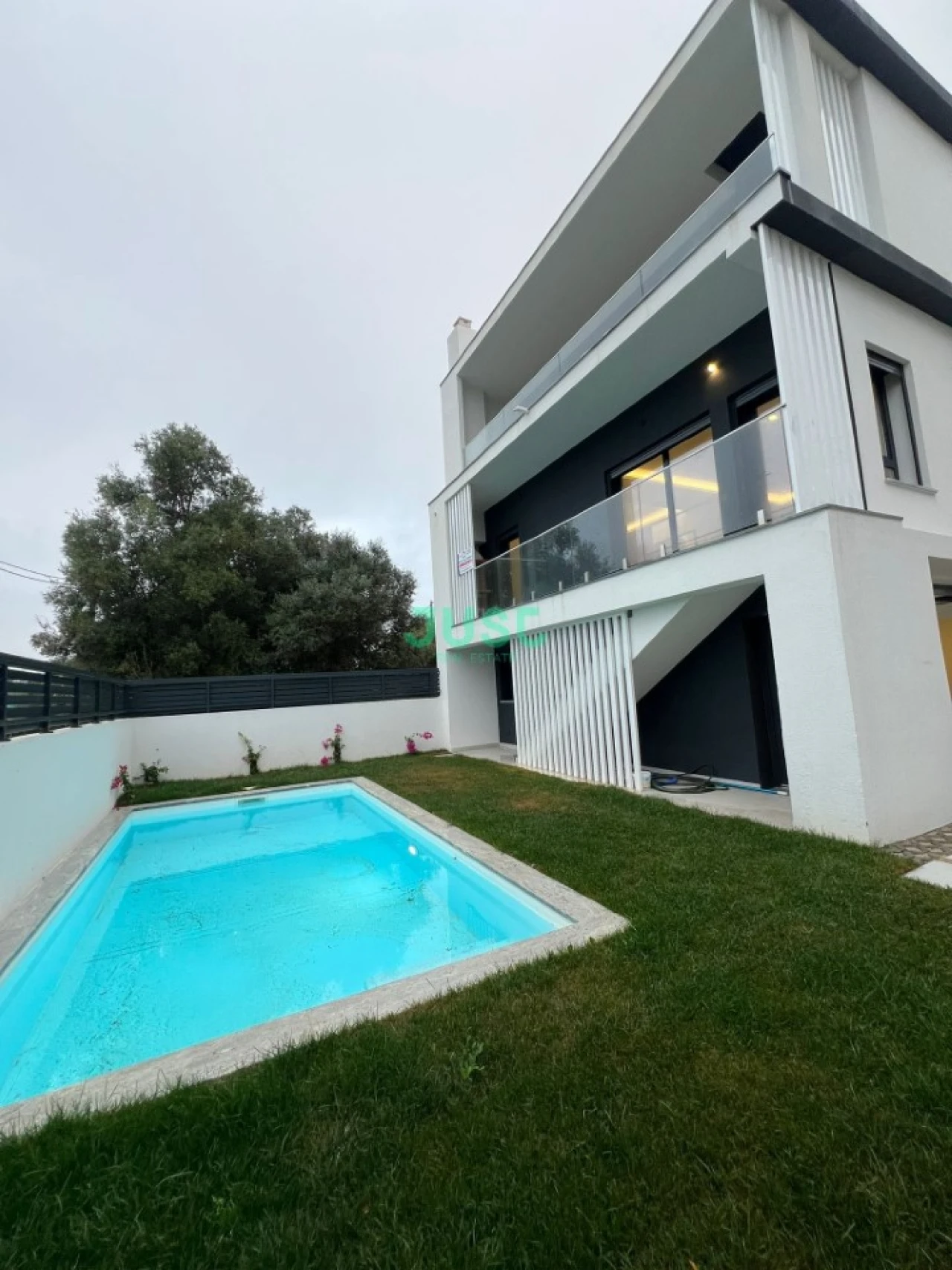 Moradia T4 para Venda em Laranjeiro e Feijó Foto 2