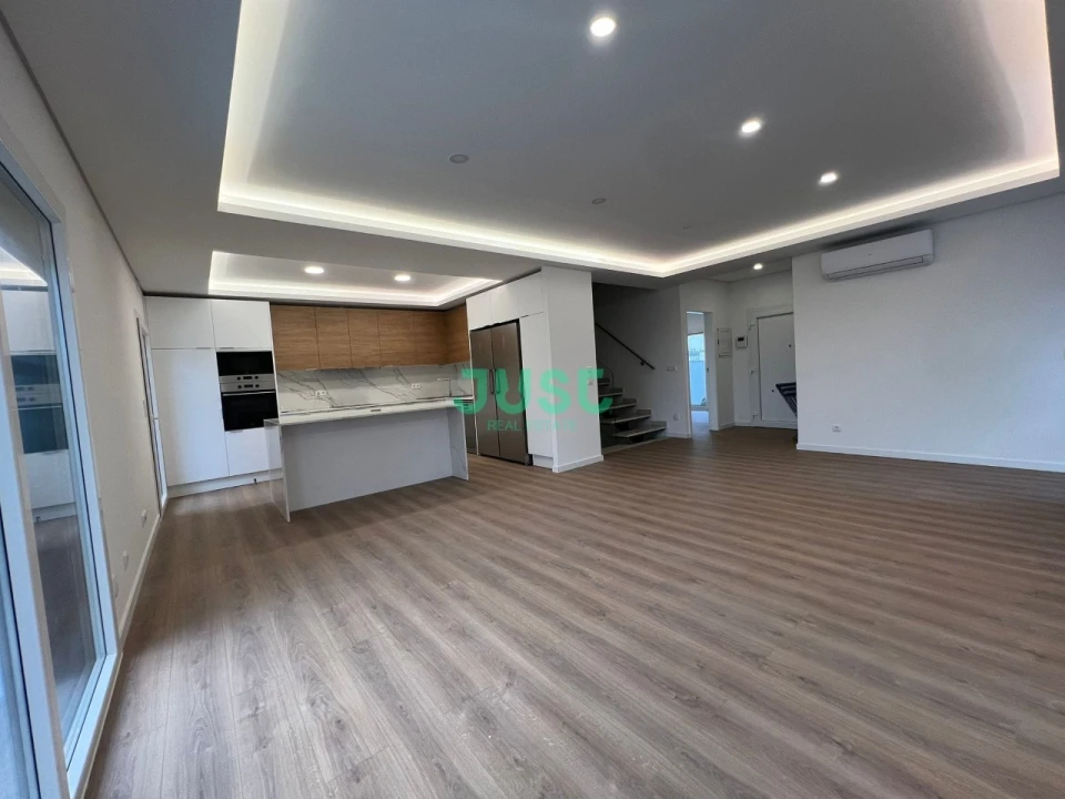 Moradia T4 para Venda em Laranjeiro e Feijó Foto 5