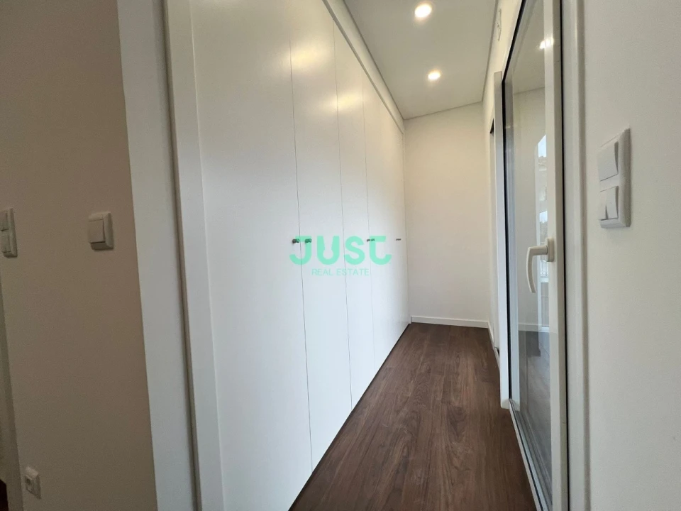 Moradia T4 para Venda em Laranjeiro e Feijó Foto 14