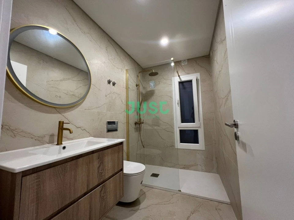 Moradia T4 para Venda em Laranjeiro e Feijó Foto 16