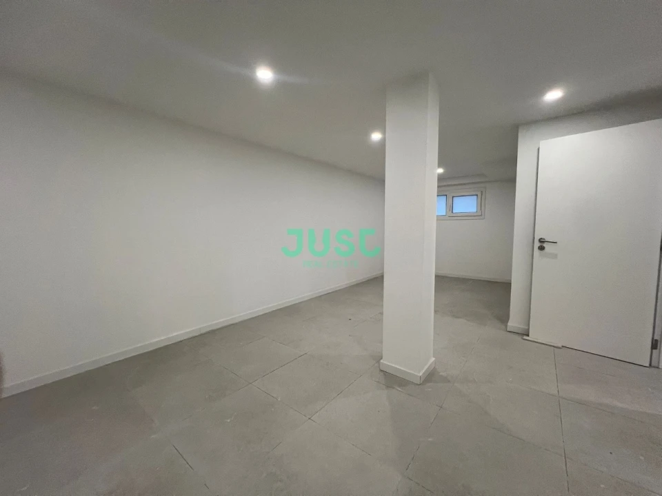 Moradia T4 para Venda em Laranjeiro e Feijó Foto 23