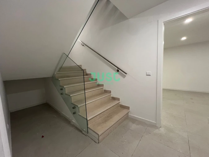 Moradia T4 para Venda em Laranjeiro e Feijó Foto 18