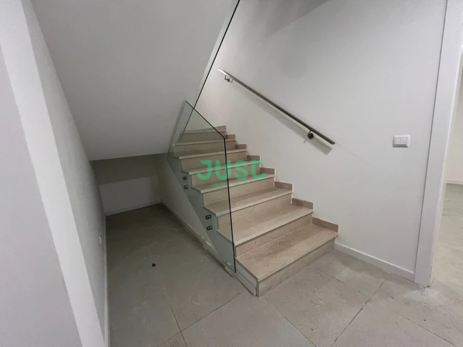 Moradia T4 para Venda em Laranjeiro e Feijó Foto 21