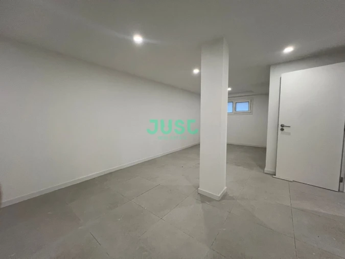 Moradia T4 para Venda em Laranjeiro e Feijó Foto 23