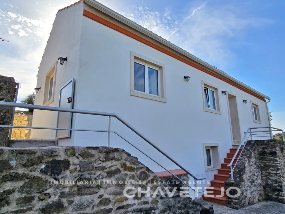 Moradia T2 para Venda em Olalhas Foto 4