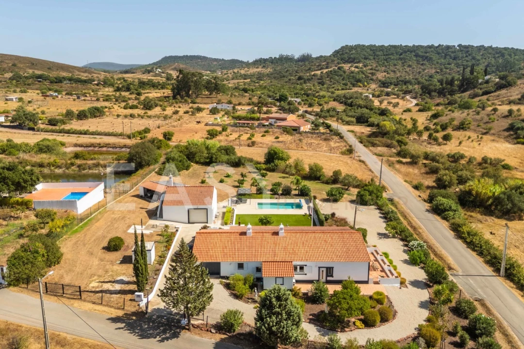 Moradia T4 para Venda em São Bartolomeu de Messines Foto 5