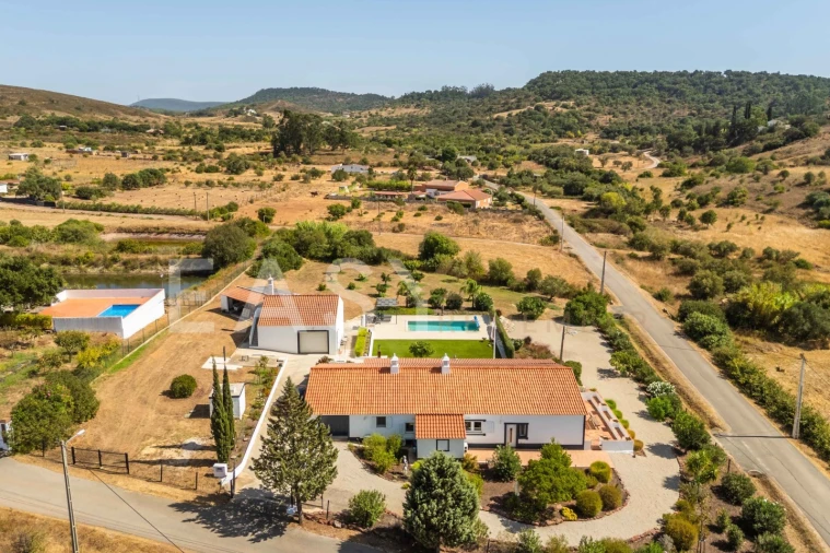 Moradia T4 para Venda em São Bartolomeu de Messines Foto 5