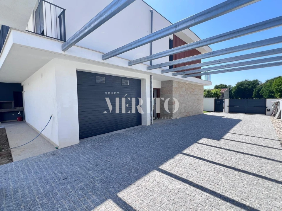 Moradia T4 para Venda em Palmeira Foto 9
