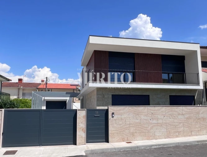 Moradia T4 para Venda em Palmeira Foto 18