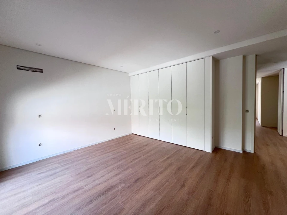 Moradia T4 para Venda em Palmeira Foto 17