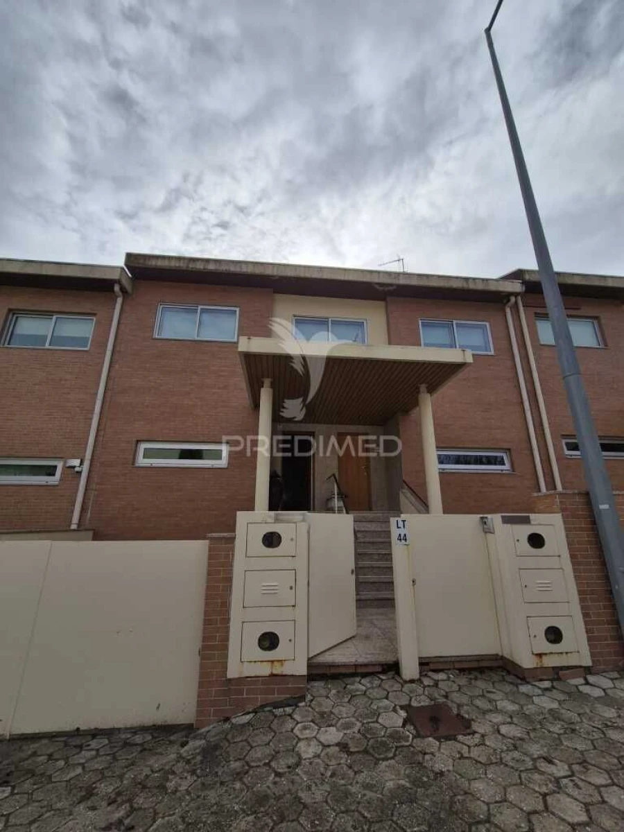 Moradia T3 para Venda em Lagares e Figueira