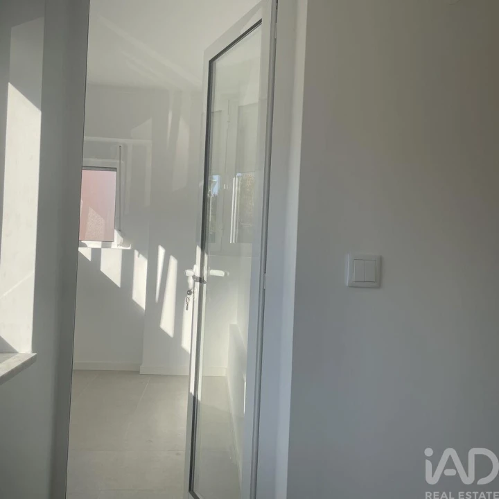 Apartamento T2 para Arrendamento em Olivais Foto 7