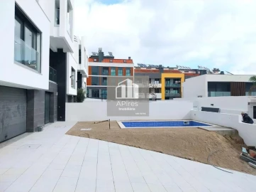 Moradia T4 para Venda em Corroios