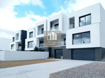 Moradia T4 para Venda em Corroios