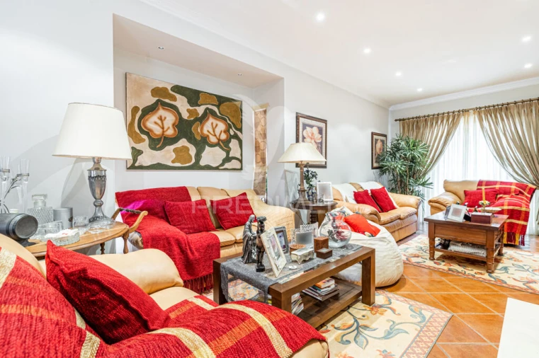 Moradia T4 para Venda em Espinho Foto 8