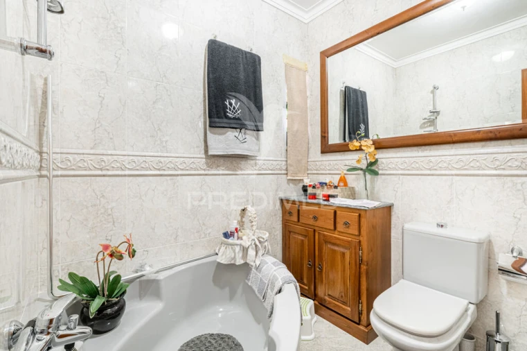 Moradia T4 para Venda em Espinho Foto 13