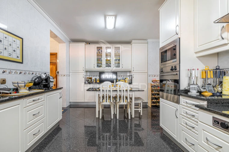 Moradia T4 para Venda em Espinho Foto 5