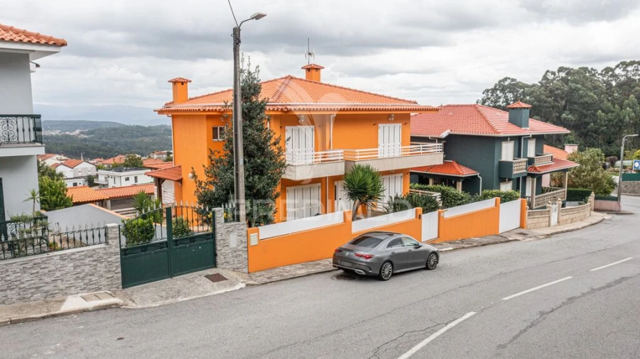 Moradia T4 para Venda em Espinho Foto 2