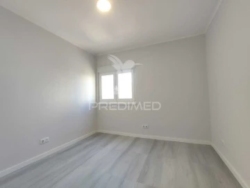 Apartamento T3 para Venda em Laranjeiro e Feijó